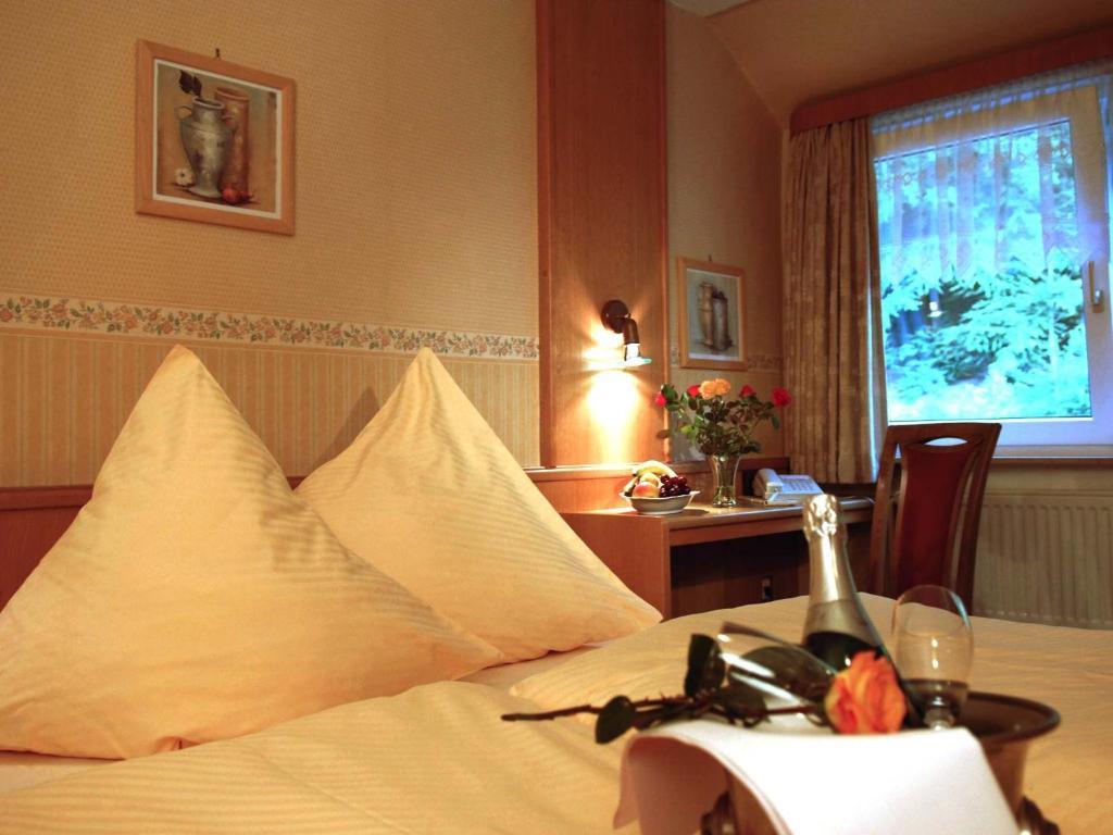 Hotel Weinschänke Rohdental Hessisch Oldendorf Zimmer foto